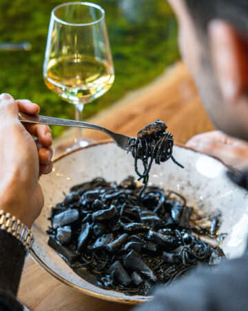 Spaghetti-al-nero-di-seppia-Da-Michele-a-Mestre