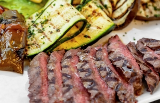 Tagliata Scottona e verdure grigliate